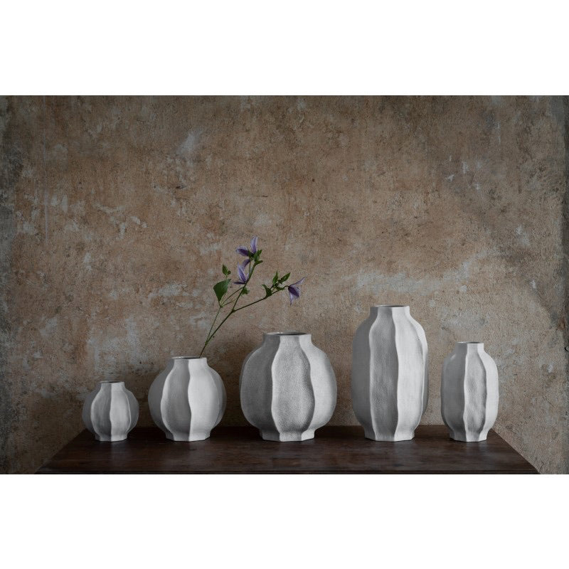 Skulpturel vase H: 30 cm