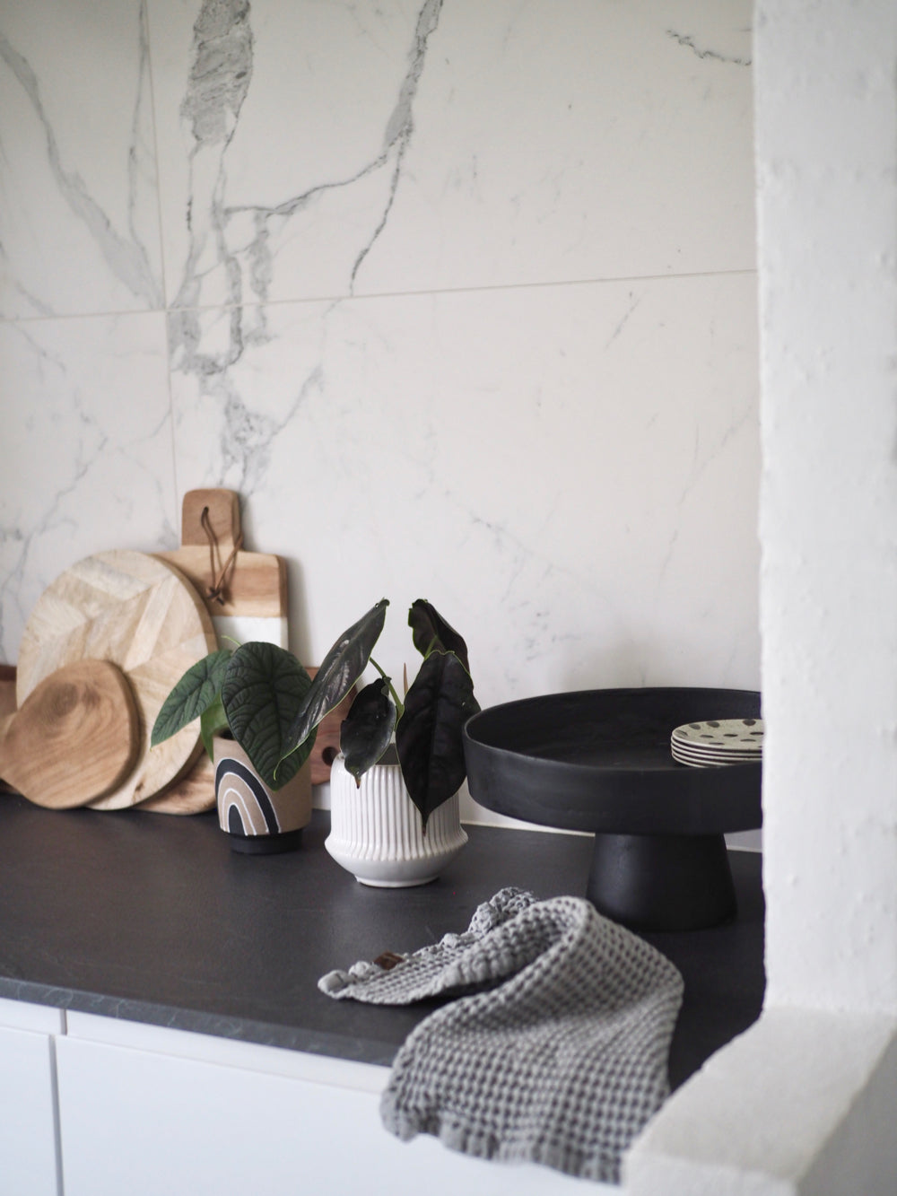 Klassisk lys urtepotte skjuler