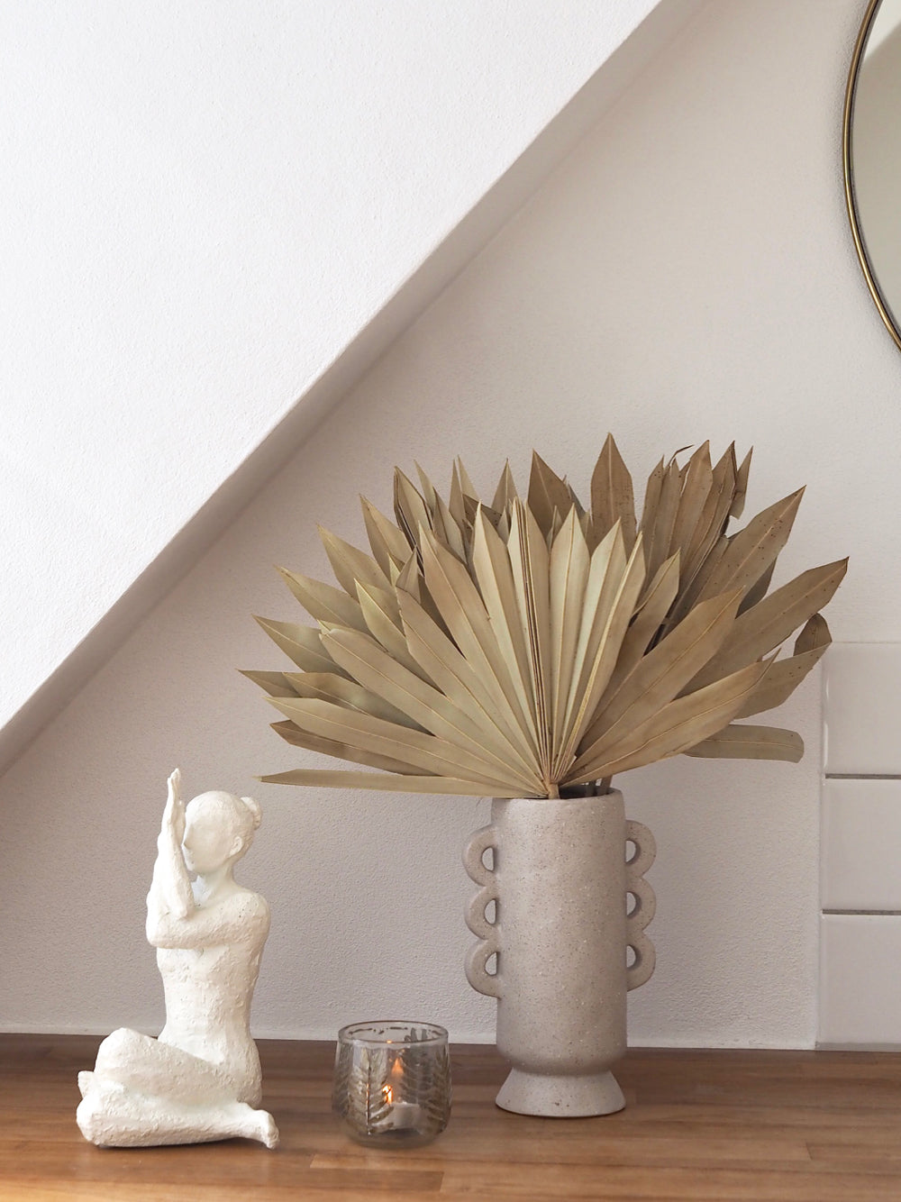 Råhvid vase med hank