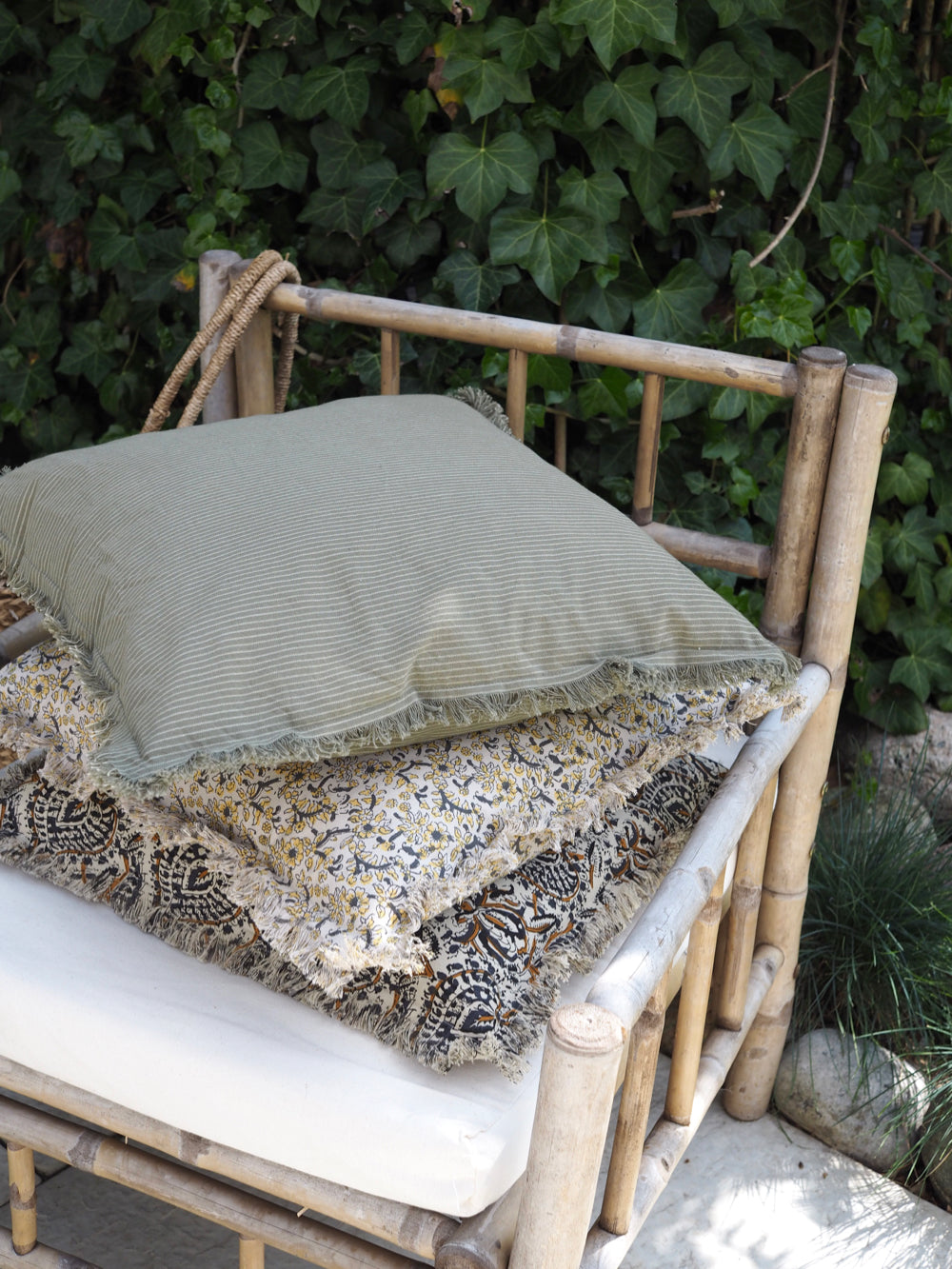 Pudebetræk med frynser, sort, grå, sand