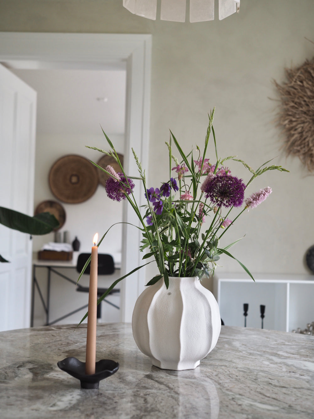 Skulpturel vase H: 24 cm