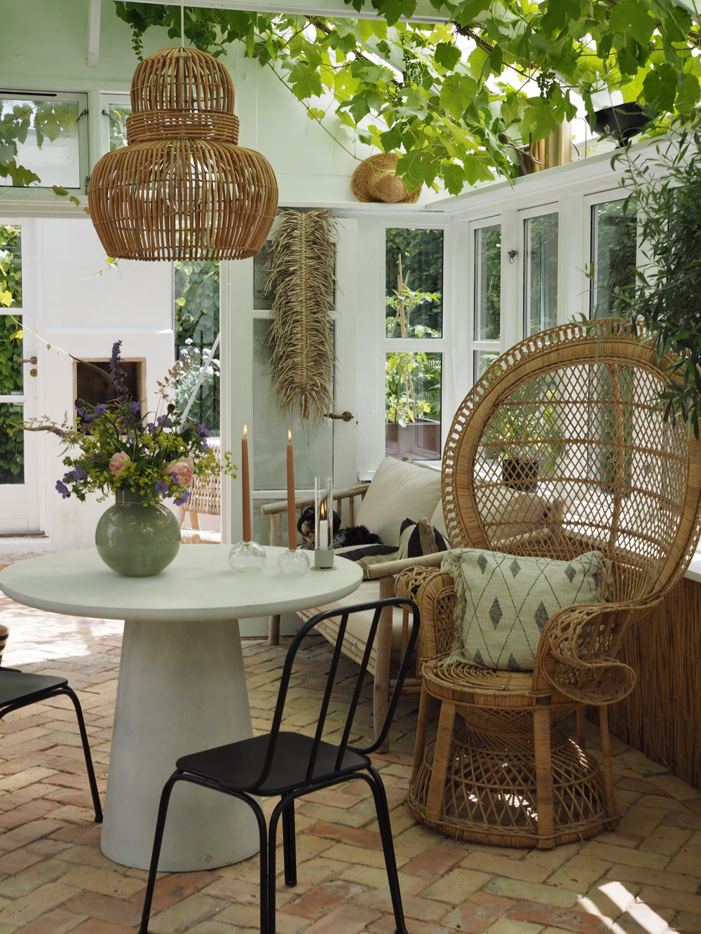 Lysestage med glascylinder, lys grå