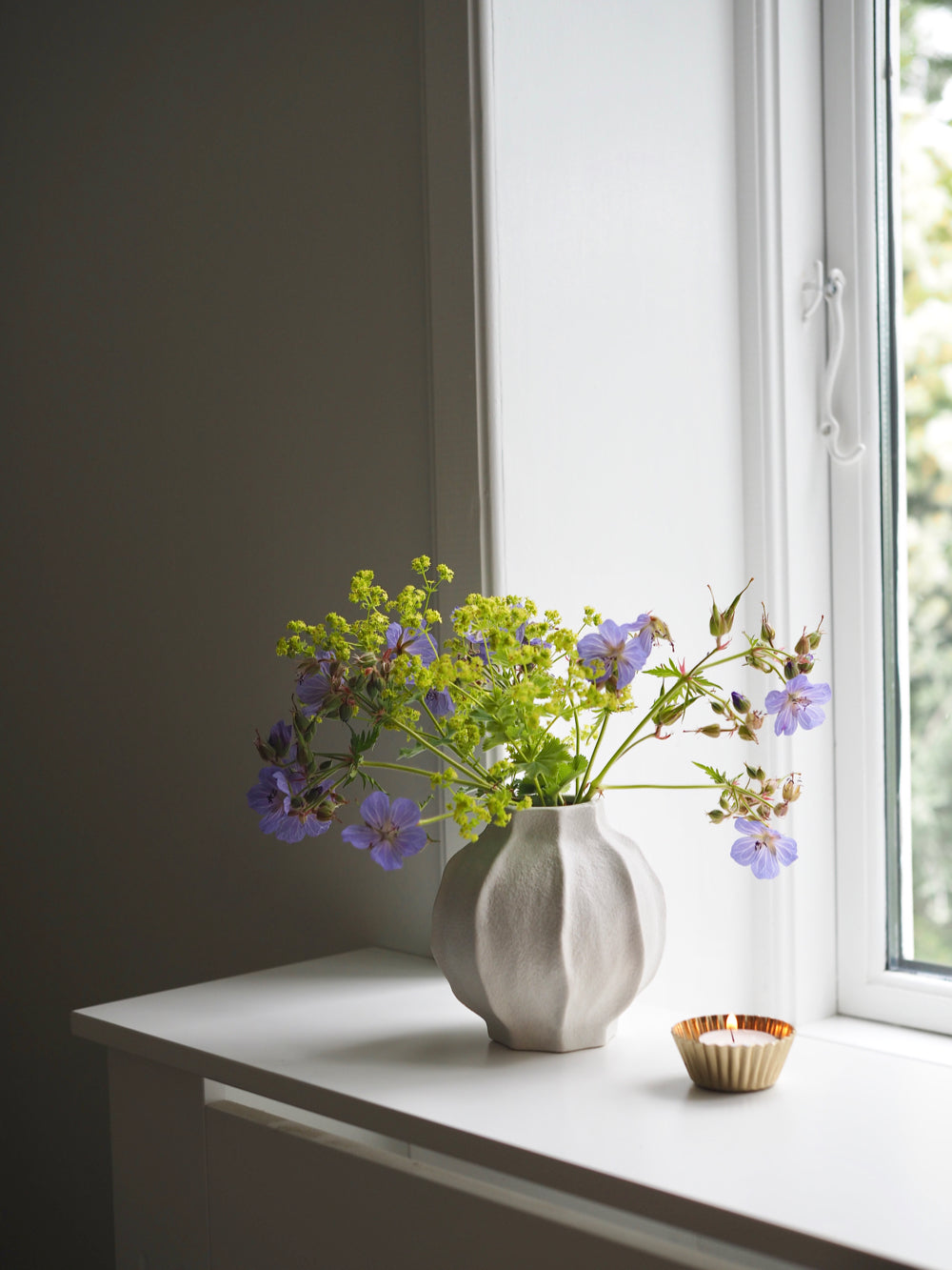 Skulpturel vase H: 14 cm