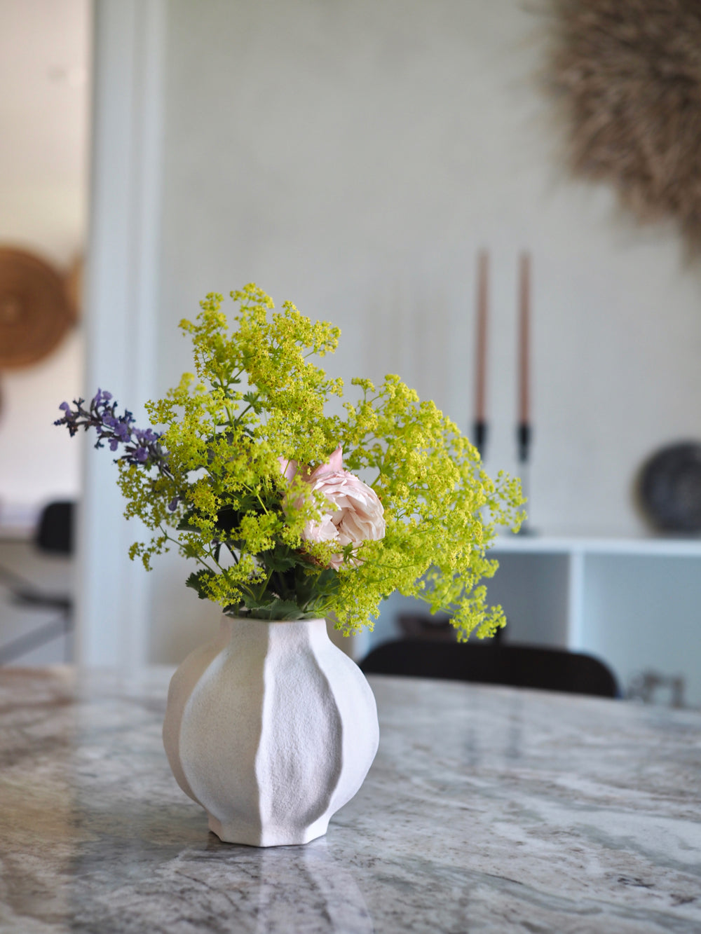 Skulpturel vase H: 14 cm