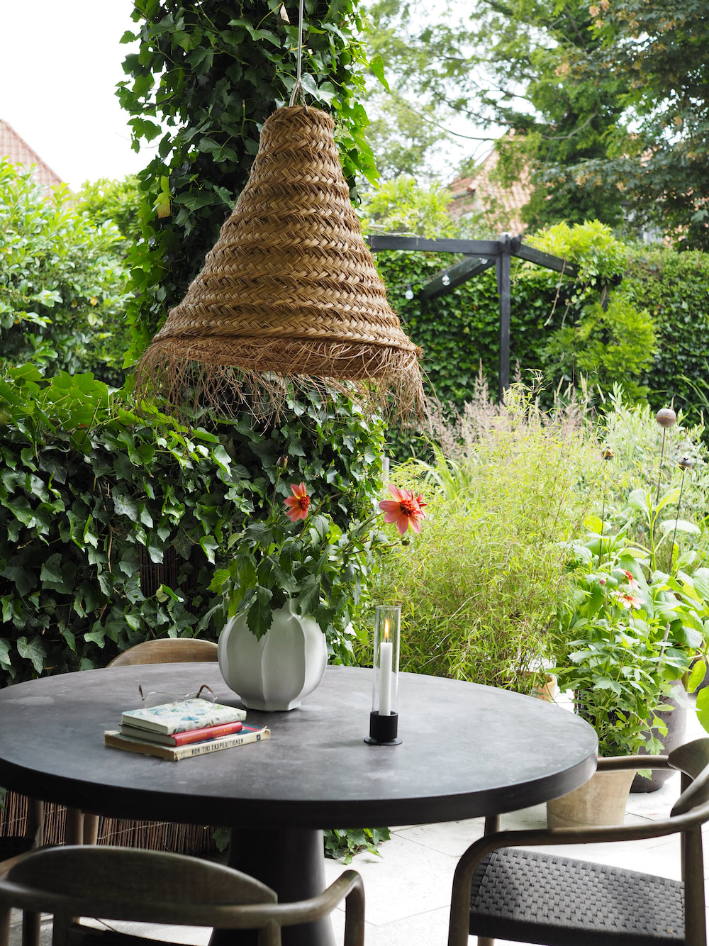 Skulpturel vase H: 24 cm