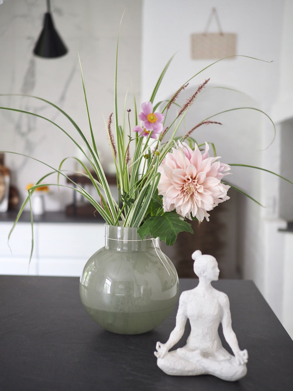 Rund grøn glasvase, 25 cm