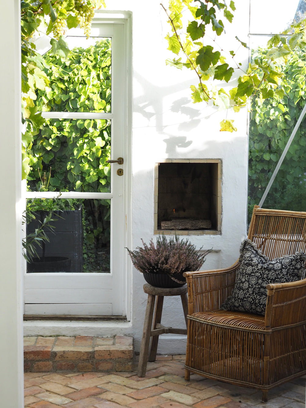 Pudebetræk med frynser, sort, grå, sand