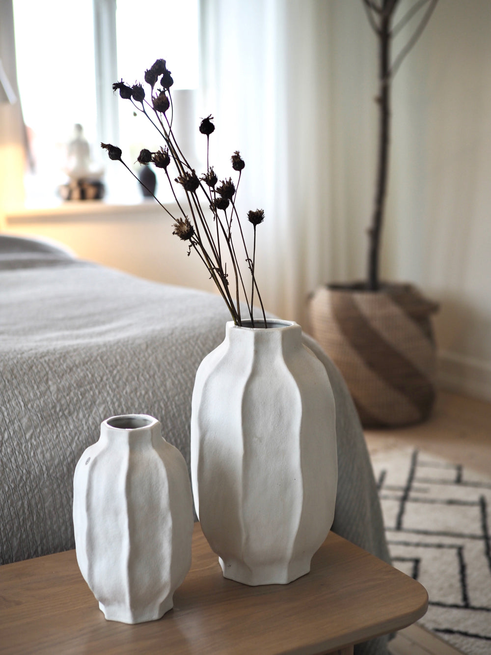 Skulpturel stentøjsvase H: 22 cm