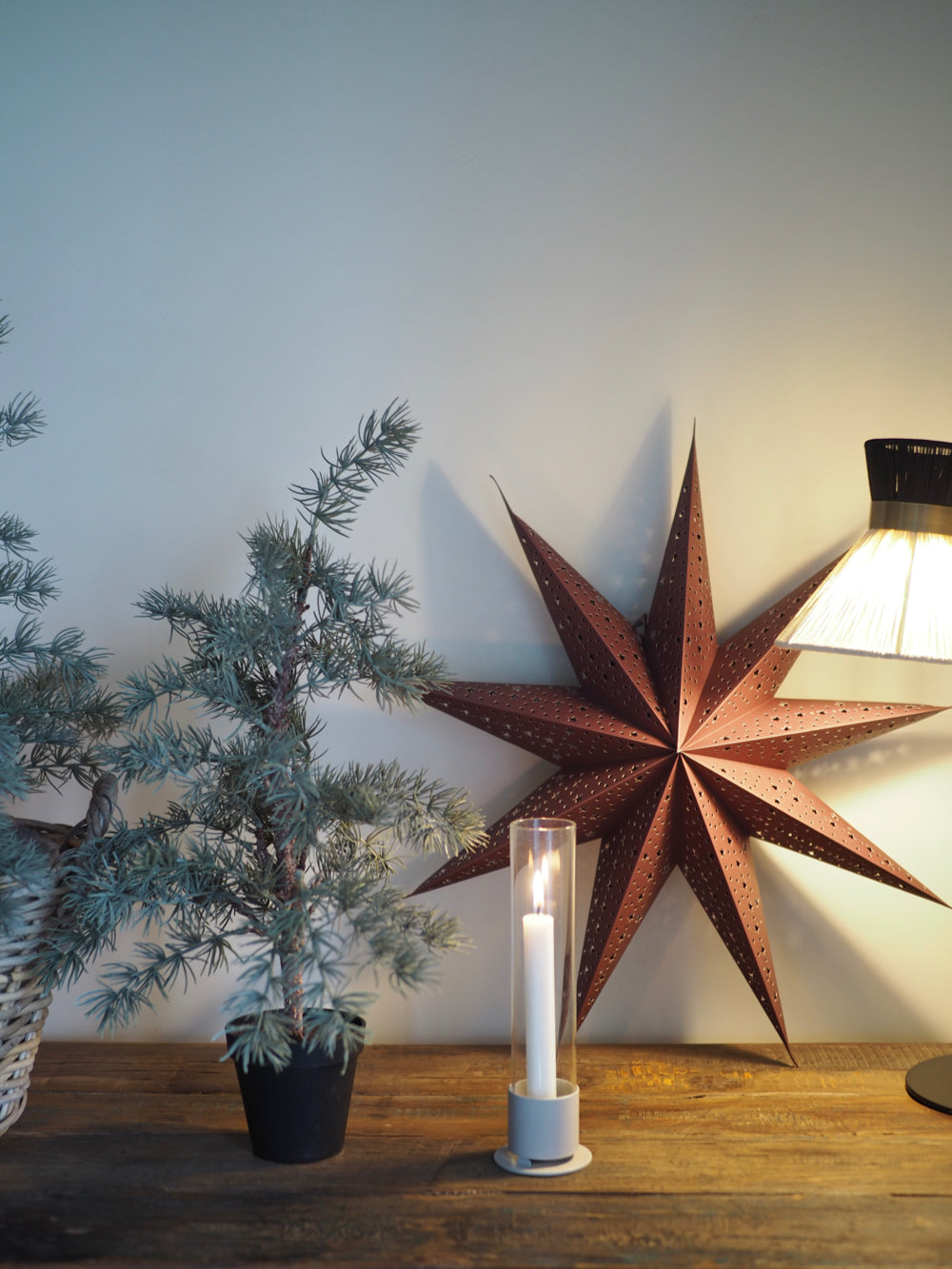 Lysestage med glascylinder, lys grå