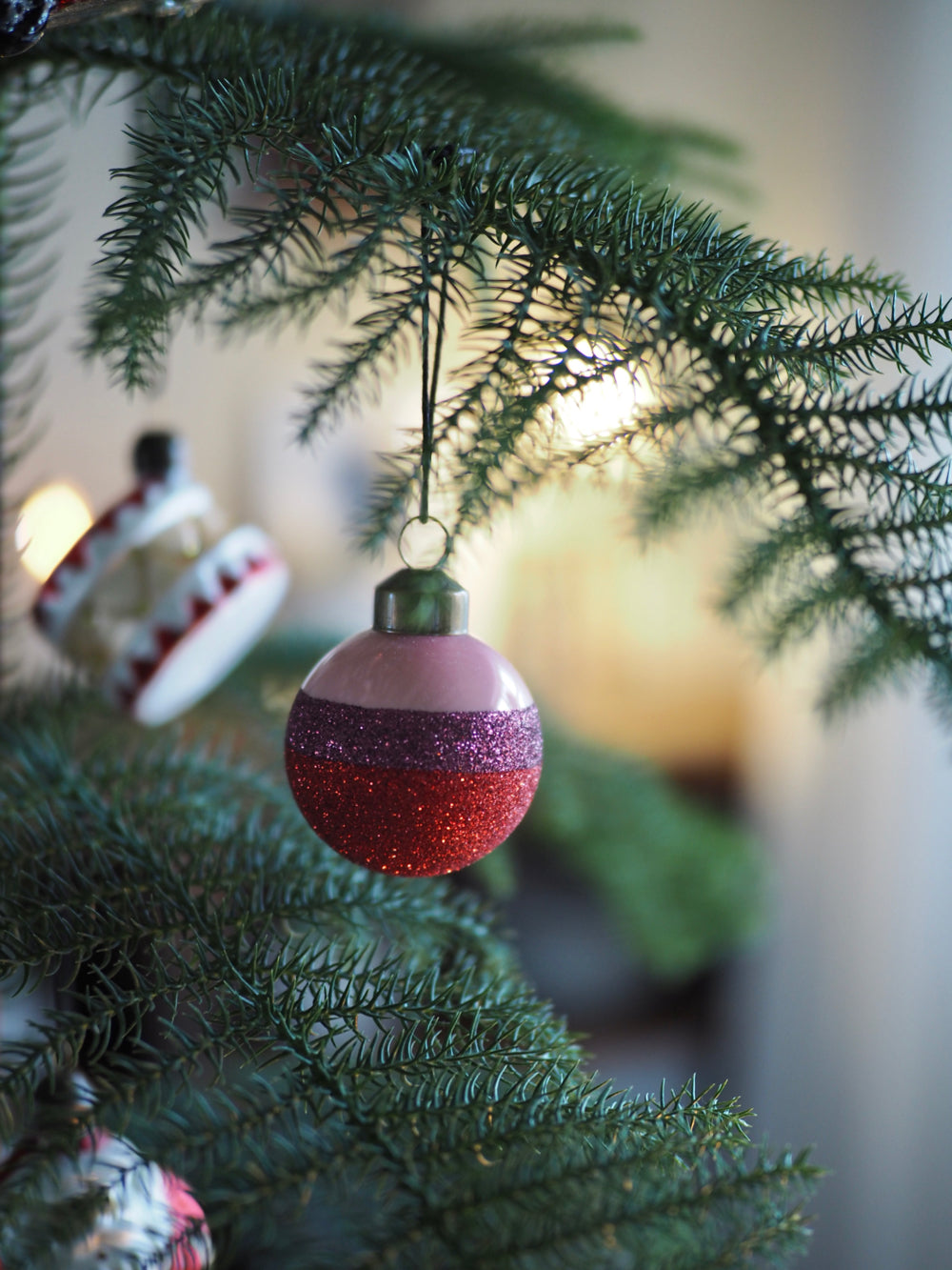 Glaskugle lyserød/rød/lilla 5 cm