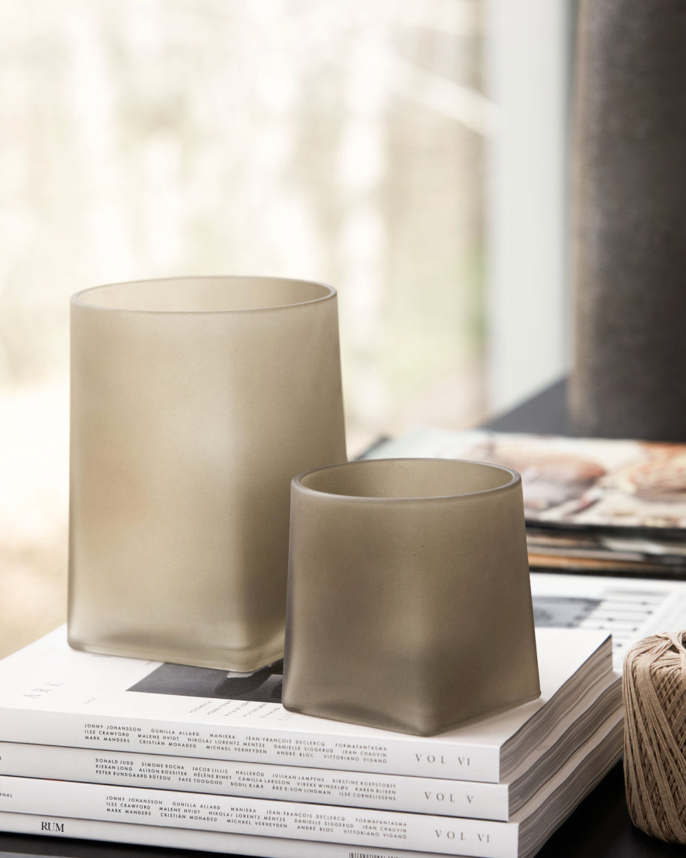 Lysebrun lysestage, Made, stor