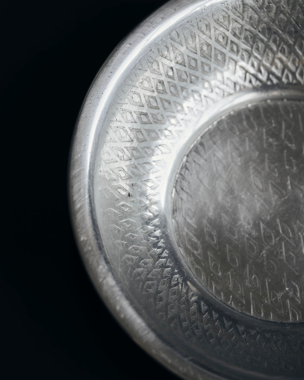 Smuk bakke med håndlavet  mønster