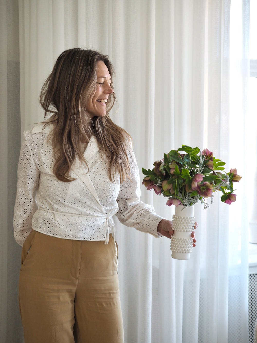 Hvid unik stentøjsvase