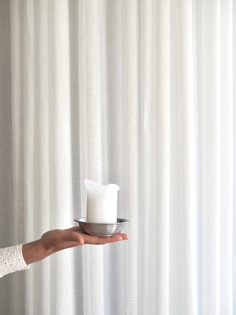 Smuk bakke med håndlavet  mønster