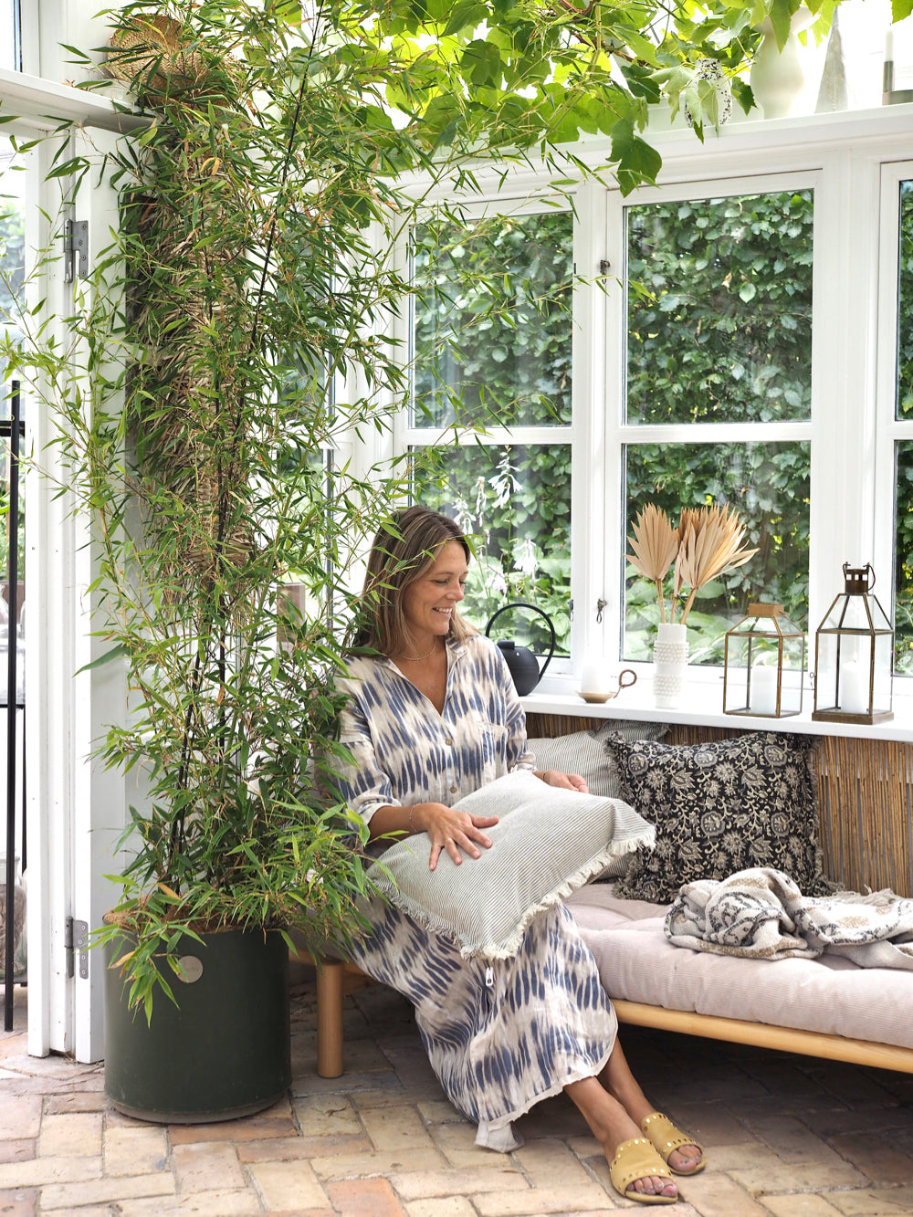 Pudebetræk med frynser, sort, grå, sand