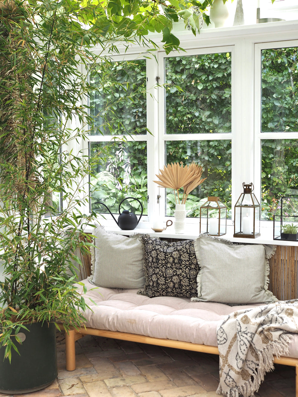 Hvid unik stentøjsvase