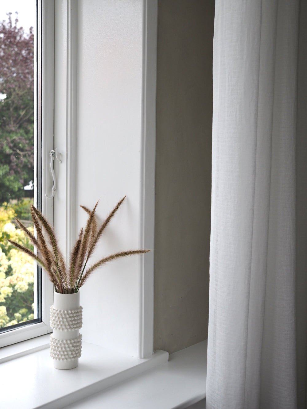 Hvid unik stentøjsvase