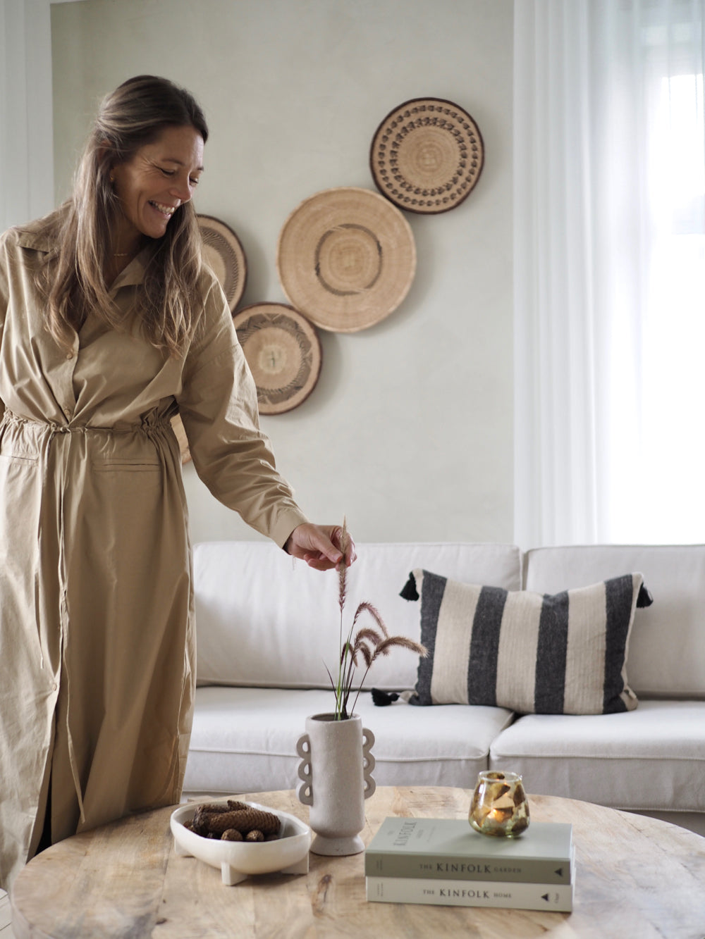 Råhvid vase med hank