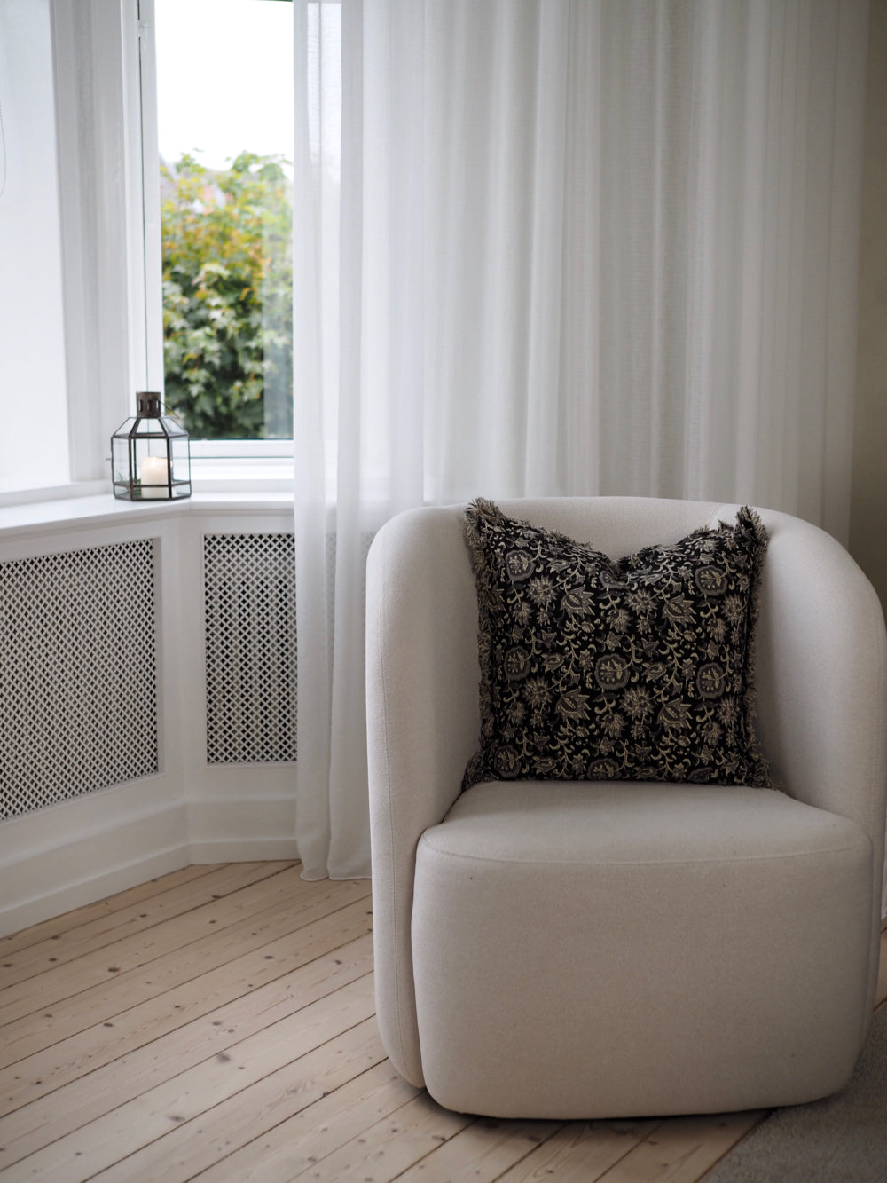 Pudebetræk med frynser, sort, grå, sand