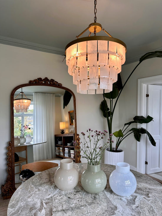 Rund hvid glasvase H: 25 cm.