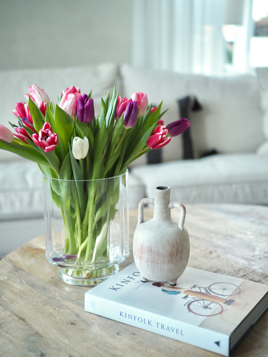 Lys terracotta vase
