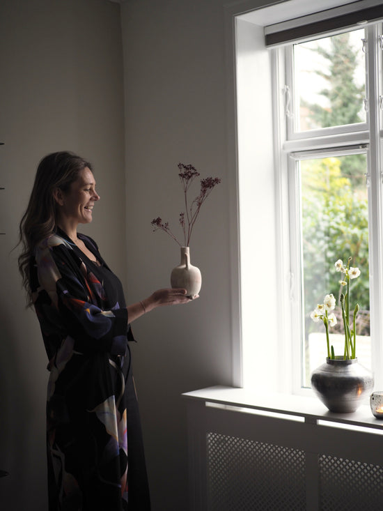 Lys terracotta vase